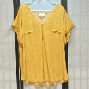 Flower & Feather Cuff Sleeve V Neck Quarter Zip Curved Hem Blouse Stars Gold 3X
